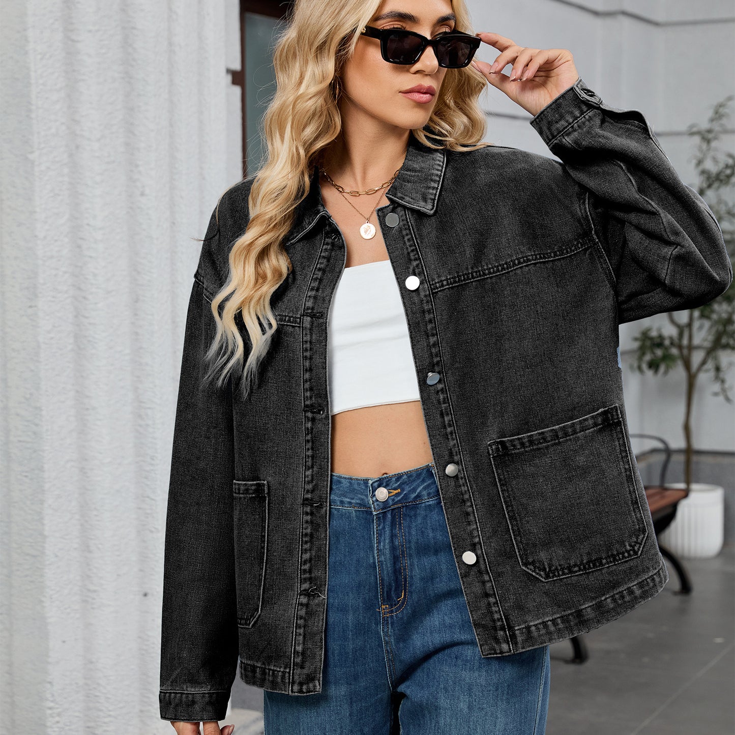 Cargo-Style Denim Outerwear - Women's Loose Multi-Pocket Jacket