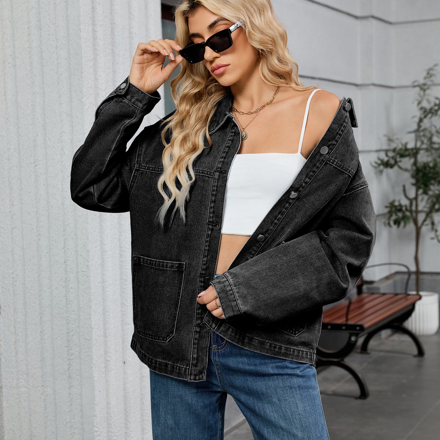 Cargo-Style Denim Outerwear - Women's Loose Multi-Pocket Jacket